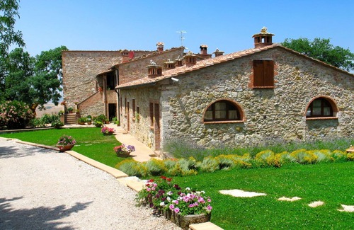 Gambassi Terme Villa | Nice apartment in villa with pool, WIFI, A/C, TV, terrace, panoramic view, close to San Gimignano