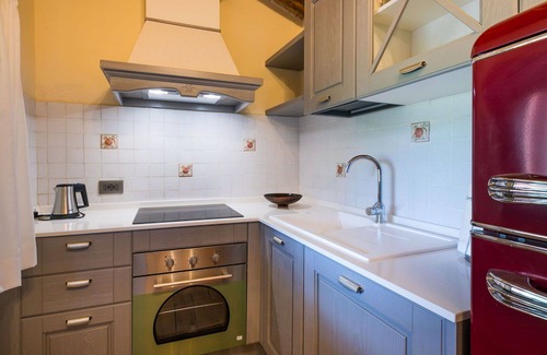 Castagneto Carducci Villa | Nice apartment in villa for 4 guests with A/C, pool, WIFI, TV, patio and pets allowed