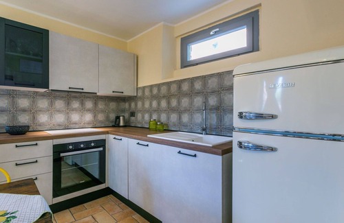 Castagneto Carducci Villa | Nice apartment in villa for 5 guests with pool, A/C, WIFI, patio, pets allowed and parking