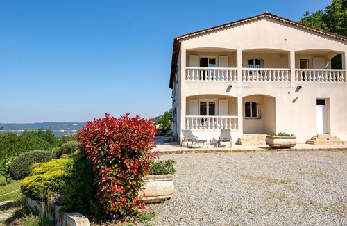 Bauduen Villa | Nice apartment in villa with WIFI, TV, balcony, pets allowed, panoramic view and parking