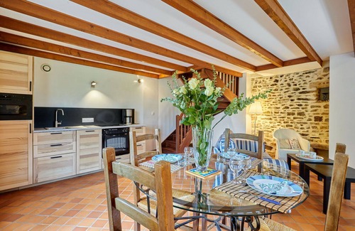Savigny House | Nice apartment in villa for 3 guests with WIFI, TV, patio and pets allowed