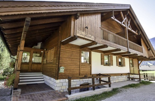 Penia House | Nice apartment in villa for 5 guests with WIFI, TV and terrace