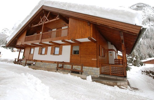 Penia House | Nice apartment in villa for 5 guests with WIFI, TV and terrace