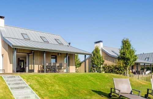 Tholen House | Nice apartment in villa for 8 guests with WIFI, TV and parking