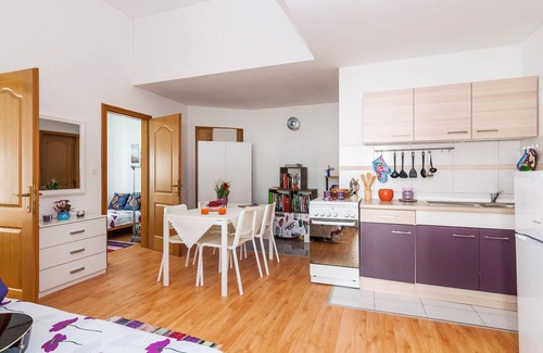Vinjerac Apartment | Nice apartment in Vinjerac with kitchen