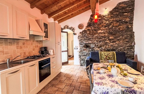 Valloria House | Nice apartment in villa for 8 guests with WIFI, TV, patio and pets allowed