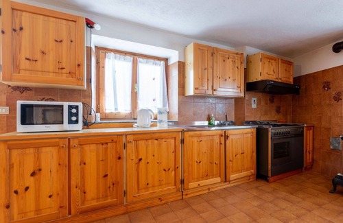 Sarre Apartment | Nice apartment for 5 people with TV and pets allowed, close to Aosta