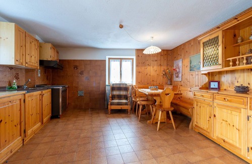Sarre Apartment | Nice apartment for 5 people with TV and pets allowed, close to Aosta