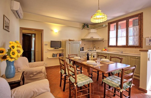Certaldo Apartment | Nice apartment with WIFI, pool, A/C, TV, panoramic view and parking, close to San Gimignano