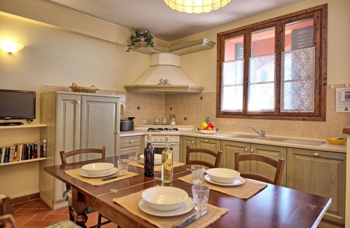 Certaldo Apartment | Nice apartment with WIFI, pool, A/C, TV, panoramic view and parking, close to San Gimignano