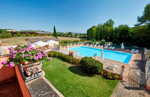 San Brizio Apartment | Nice apartment with pool, WIFI, TV, balcony, pets allowed and parking, close to Spoleto