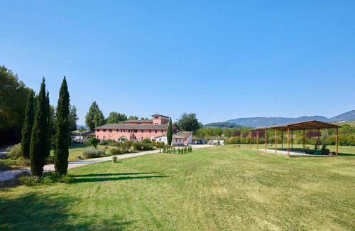 San Brizio Apartment | Nice apartment with pool, WIFI, TV, balcony, pets allowed and parking, close to Spoleto