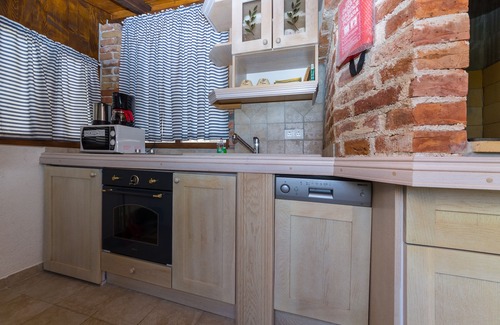 Municipality of Posedarje Apartment | Nice apartment with sea view, garden and terrace, free Wi-Fi