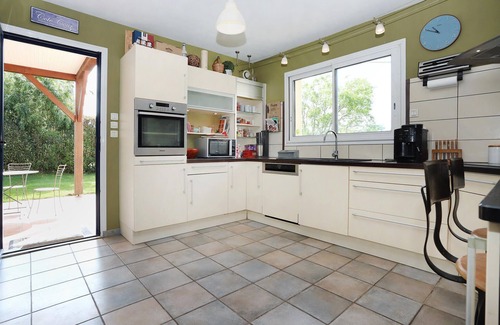 Montreuil-sous-Perouse House | Nice home in Montreuil-Sous-Pérouse