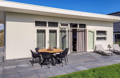 Den Oever House | Nice home in Den Oever with WiFi