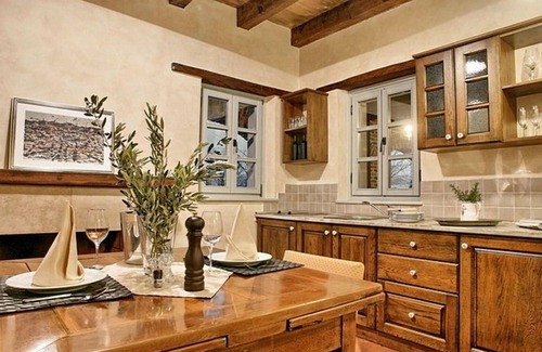 Filipini House | Nice home in Filipini with WiFi