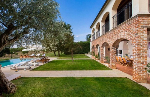 Filipini House | Nice home in Filipini with WiFi