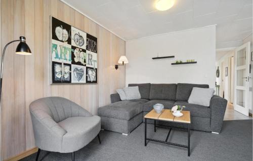 Hejlsminde Strand House | Nice Home In Hejls With Kitchen