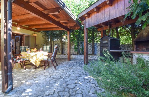 Monteroduni House | Nice home in Isernia IS with WiFi, Private swimming pool and Outdoor swimming pool