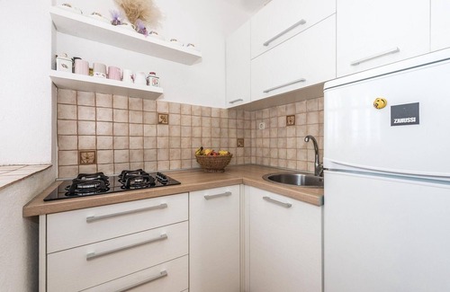 Promina House | Nice home in Mratovo with WiFi