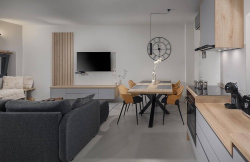 Tinjan House | Nice home in Muntrilj with WiFi