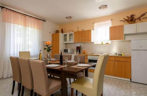 Sumber House | Nice home in Nedescina