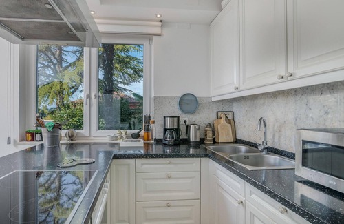 Njivice House | Nice home in Njivice with WiFi