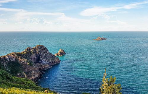 Loguivy House | Nice Home In Ploubazlanec With Kitchen