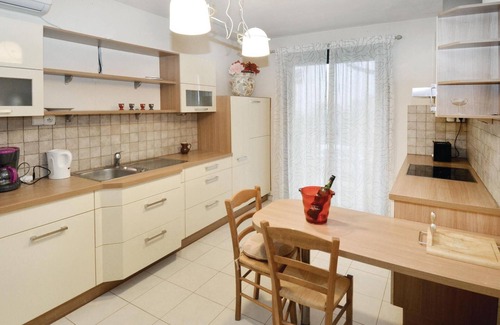 Salazac House | Nice home in Salazac with jacuzzi