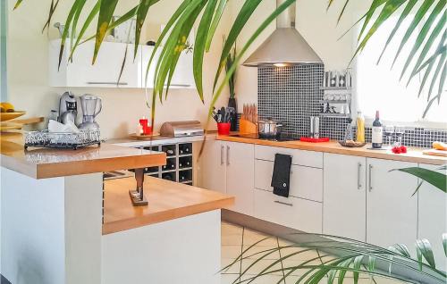 La Roche-Chalais House | Nice Home In St-Michel-L'eclusele-
