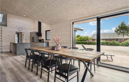 Skaven Strand House | Nice Home In Tarm With Wifi