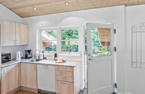 Marielyst House | Nice home in Væggerløse with sauna