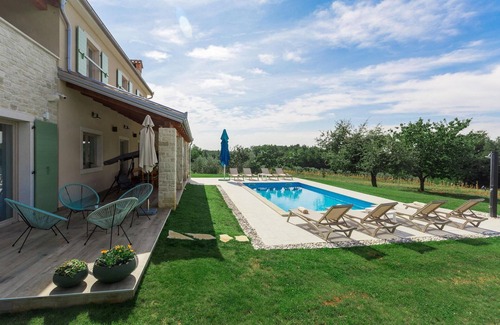Visnjan House | Nice home in Visnjan with private swimming pool, can be inside or outside