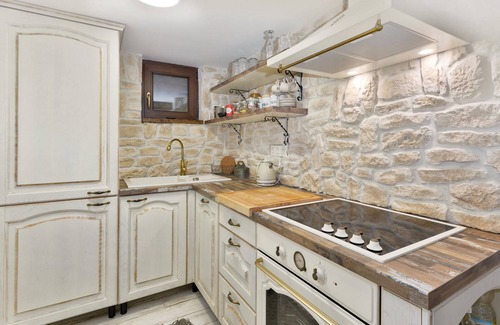 Karlovac House | Nice home in Zadobarje with WiFi