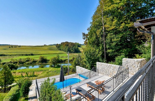 Karlovac House | Nice home in Zadobarje with WiFi