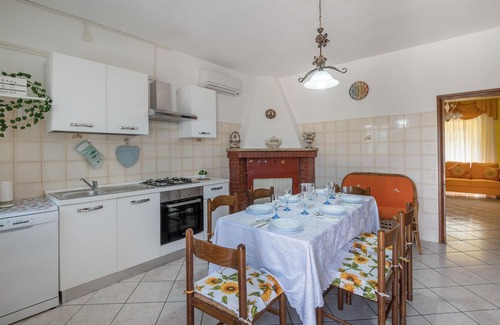 Castelnuovo di Farfa House | Nice home in Castelnuovo di Farfa