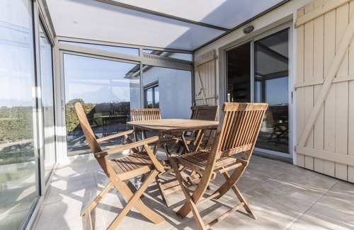 Saint-Philibert Ski Chalet | Nice house and its veranda for a nice holiday