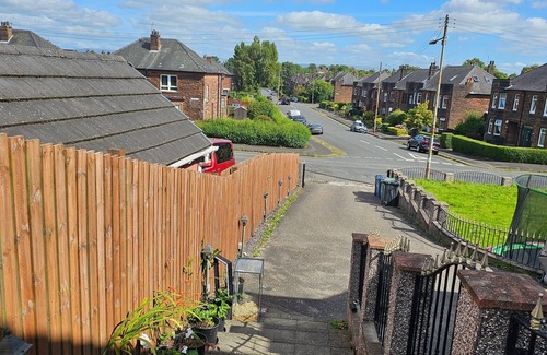 Glasgow House | Nice House in a Quite Neighbourhood Close to Parks and a Short Drive to Town
