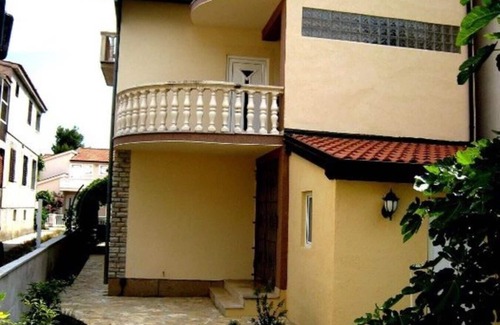 Zaboric Apartment | Nice house - quiet location - only 2 apartments - sea view - approx. 30 m to the beach
