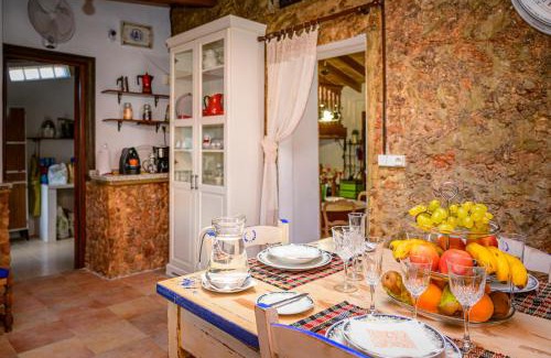 Santa Maria del Cami House | Nice Majorcan country house Sta Maria del Camí by Renthousing