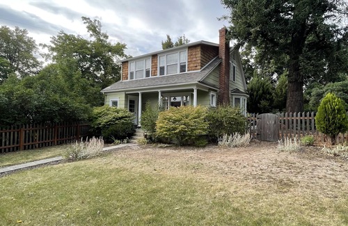 Moscow House | Nice open spaces for your party of 2-12. Old house charm.