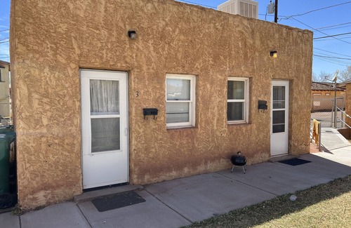 Winslow Apartment | Nice Quite Studio Apartment with Queen Bed, Full kitchen and bath near Down Town