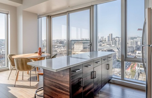 Civic Center Apartment | Nice Soma 2BR w/Concierge & Rooftop, nr Restaurants, by Blueground
