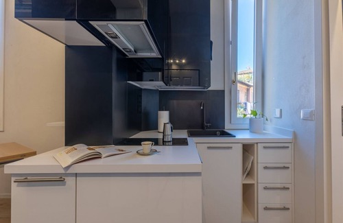 Santo Stefano Apartment | Nice studio apartment perfect for two people, located in a period building without a lift. The apartment is located in a convenient position for any type of stay. Near Giardini Margherita and the Sant'Orsola-Malpighi Hospital, it is also ideal for those