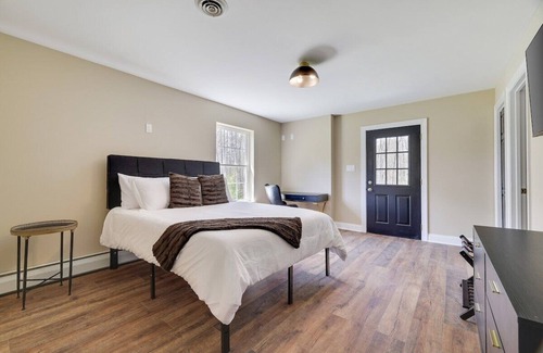 Kresgeville House | Nicole’s Place PA · Luxe Lrg Pocono House for 18 Hot Tub/Gameroom/Pool