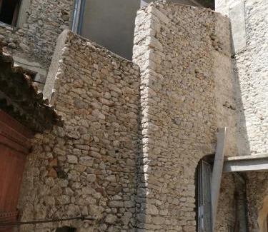 Vallon-Pont-d'Arc House | Nid Minéral - Suite voûtée de charme au cœur de Vallon Pont d'Arc