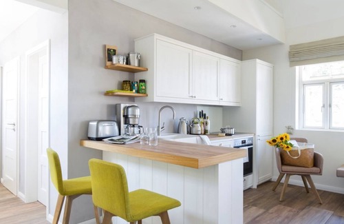Nieby House | Niedermoor, das Reetdach Doppelhaus für 4-5 Personen mit Romantischem Birkblick