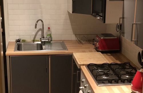 Newcastle-upon-Tyne Apartment | nifty two bed urban flat near leafy park and city