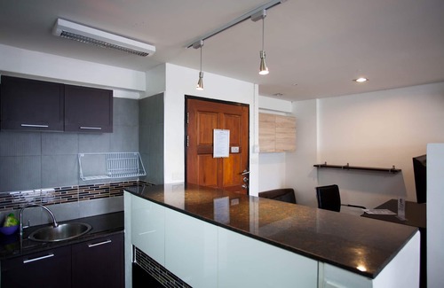 Chang Khlan Apartment | Night Bazaar Road-DELUXE 1BR 13th F Work-From-Home w/Fully Fitted Kitchen