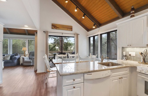 Night Heron House | Night Heron 62- 3 bedroom 2 bath Cottage with Lagoon views